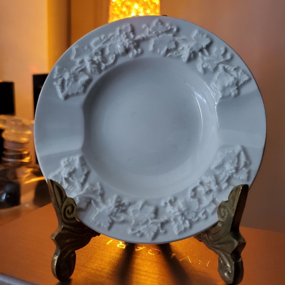WEDGWOOD OF ETRURIA & BARLASTON ASHTRAY - Picture 1 of 5